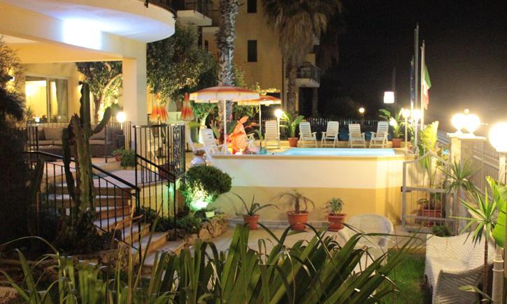 Lion'S Hotel Falerna Exterior foto